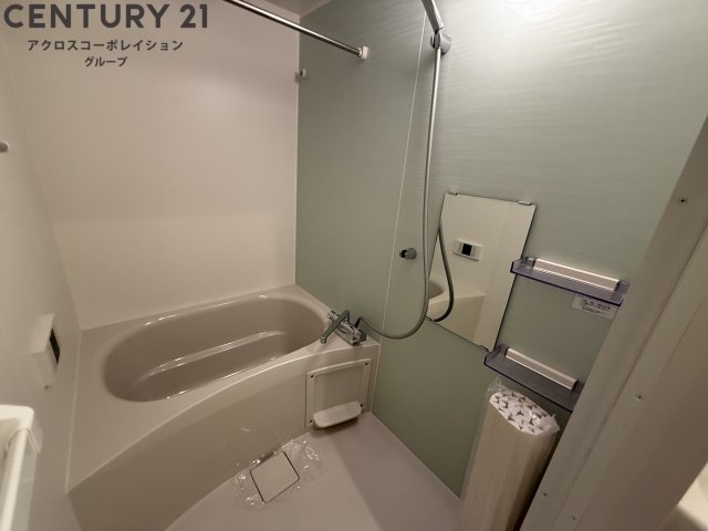 バス・シャワールーム　シンプルな浴室