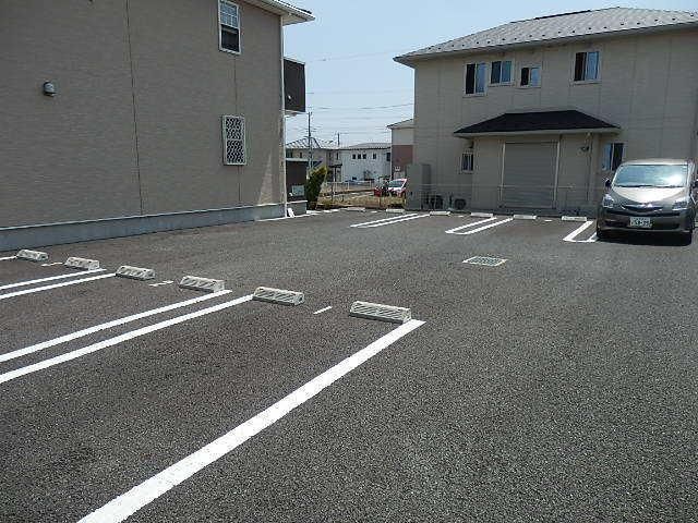 駐車場　敷地内駐車場完備