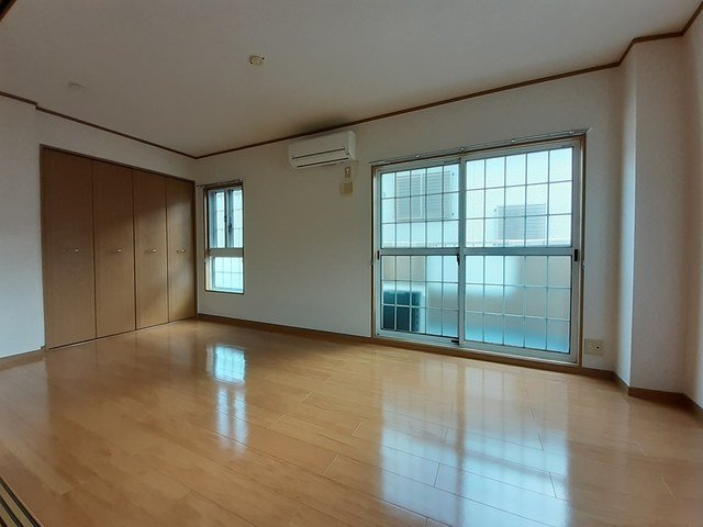 居室・リビング　居間です