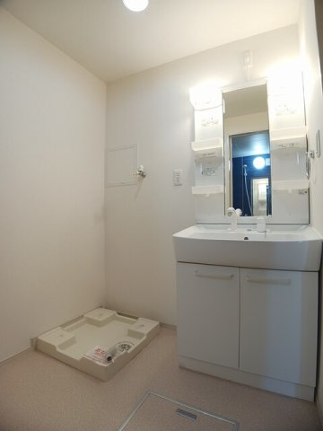 洗面設備　ゆったりとスペースのある洗面所