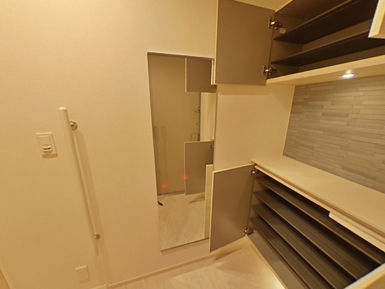 玄関　※別号室のお写真です