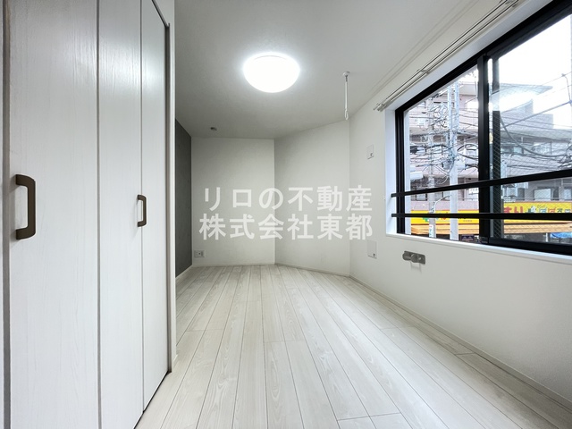 居室・リビング　窓から暖かな日差しが入ります♪