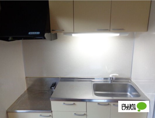キッチン　同物件別部屋
