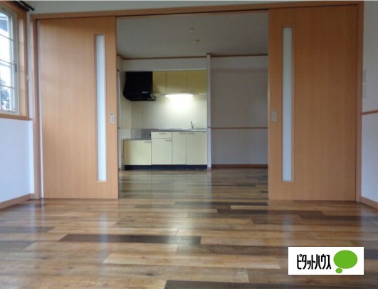 居室・リビング　同物件別部屋