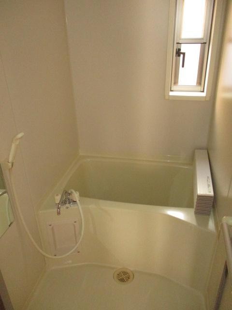 バス・シャワールーム　窓付きなので換気が出来て衛生的です☆