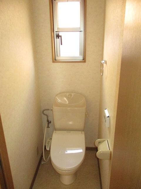 トイレ　温水洗浄暖房便座搭載のトイレです☆