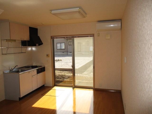 居室・リビング　南向きの明るいリビングです☆