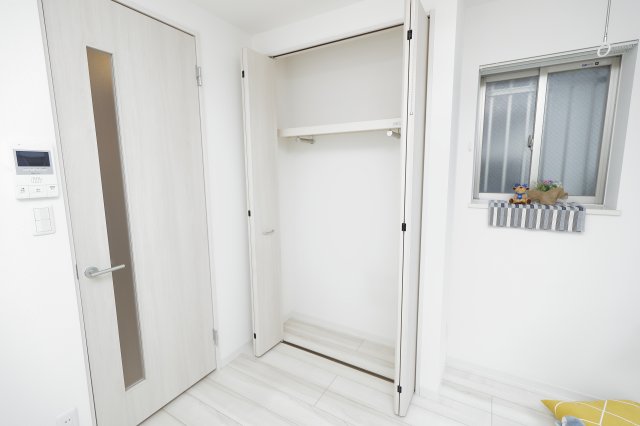 収納　洋服などすっきりまとまるクローゼット