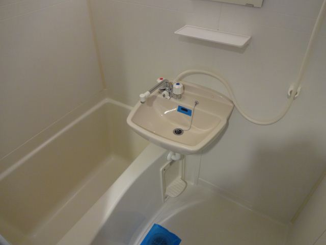 バス・シャワールーム　ゆっくり寛げるバスルームです