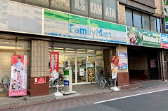 コンビニ　ファミリーマート 小浦蒲田駅西店（コンビニ）まで210m