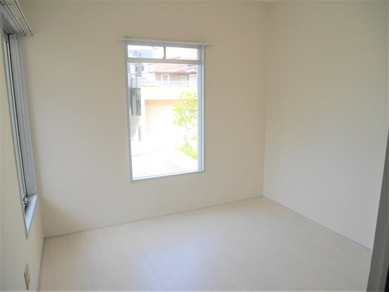 居室・リビング　洋室(1)・・・エアコンもそれぞれのお部屋に設置済み