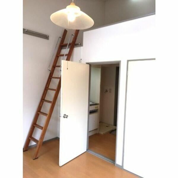 居室・リビング　同建物別号室