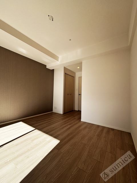 居室・リビング　アクセントクロスがオシャレを演出♪♪