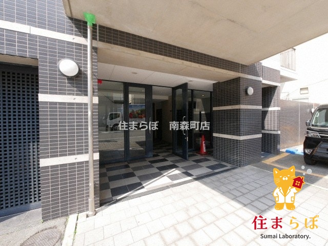 エントランス　「暮らしの設計図は、ここから始まります。」