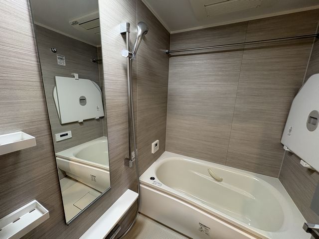 バス・シャワールーム　追焚機能、浴室乾燥機有