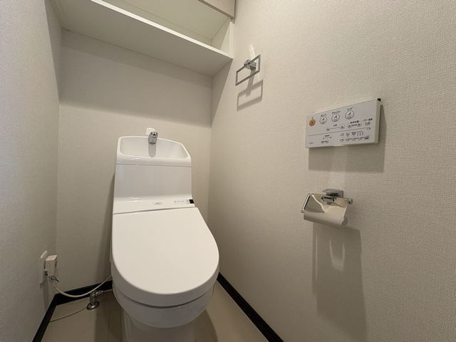 トイレ　温水洗浄便座