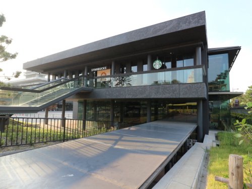 飲食店　スターバックスコーヒー 奈良公園バスターミナル店（飲食店）まで448m