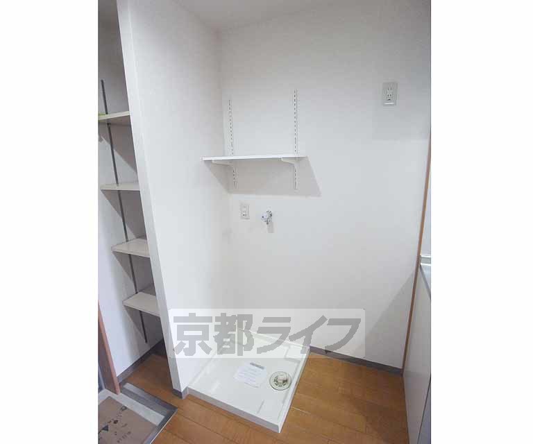 その他設備　キッチン横に洗濯機が置けます。