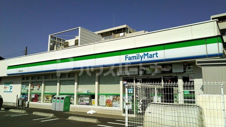 コンビニ　ファミリーマートアイダ草加中央店（コンビニ）まで350m