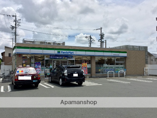 コンビニ　ファミリーマート（コンビニ）まで709m