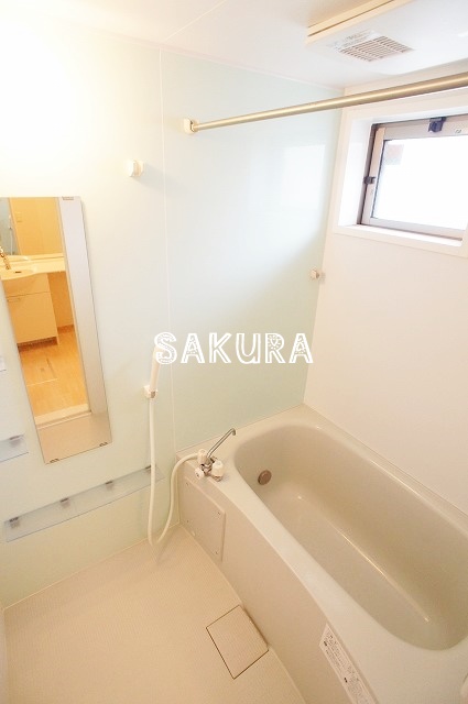 バス・シャワールーム　ご家族や長時間入浴に便利な追い炊き機能付きです♪