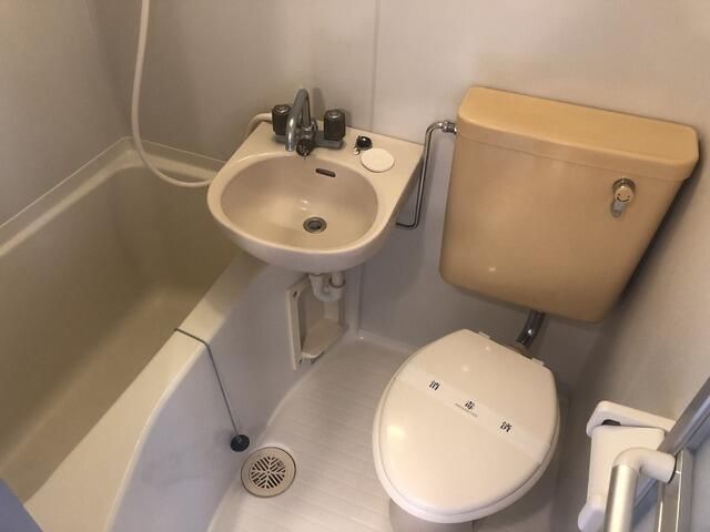 バス・シャワールーム　お掃除がしやすい３点ユニットバスです☆