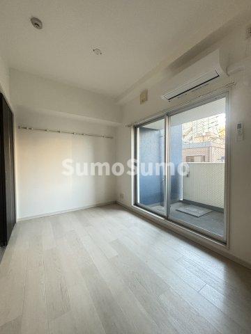 その他部屋・スペース　落ち着いた色調の寝室です