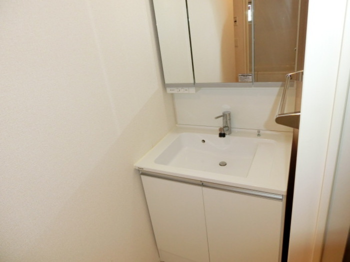 洗面設備　三面鏡付洗面化粧台