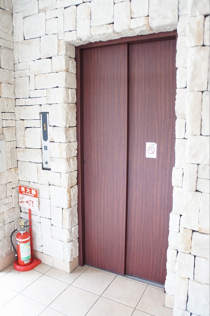 ロビー　エレベーター！