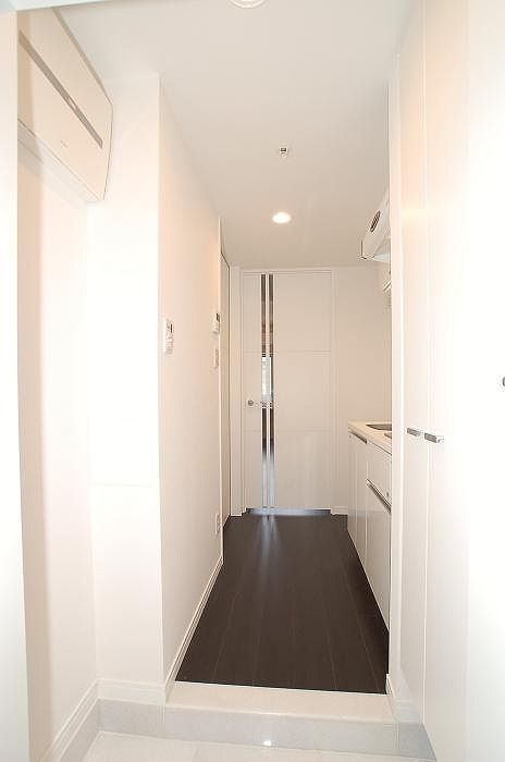 玄関　弊社は全物件が仲介手数料半月分+税でご紹介可能です。