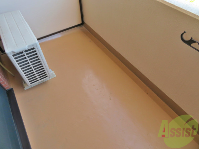 バルコニー　バルコニーは天気の良い日には洗濯物も良く乾きそうですね。