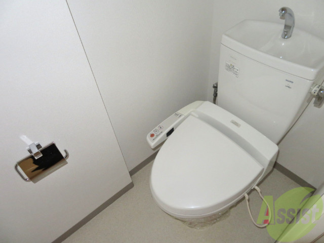 トイレ　ウォシュレット付きのトイレです。シャワートイレはうれしい。