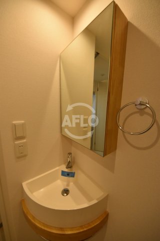 洗面設備　APRILE南森町（旧名：アスール南森町）　独立洗面台