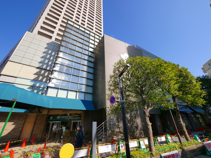 スーパー　クイーンズ伊勢丹（スーパー）まで224m