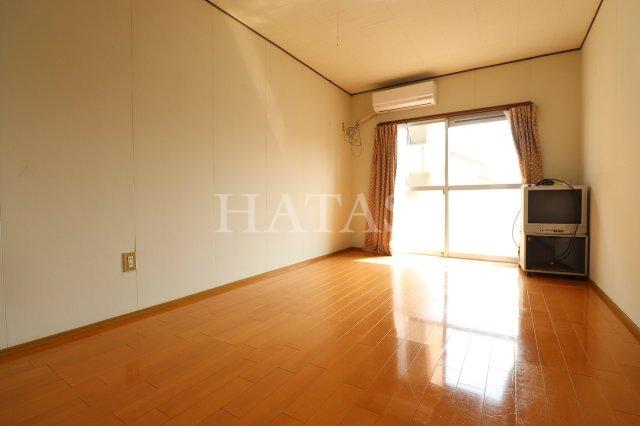 居室・リビング　同物件別部屋