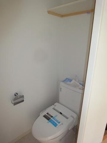 トイレ　収納棚付きウォシュレット