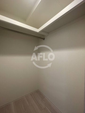 収納　コンフォリア新大阪宮原Q　ウォークインクローゼット
