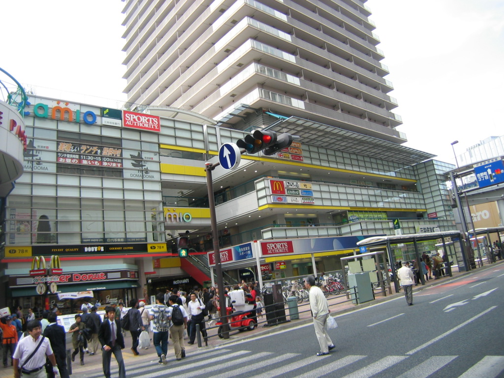 ショッピングセンター　カミオ（ショッピングセンター）まで400m