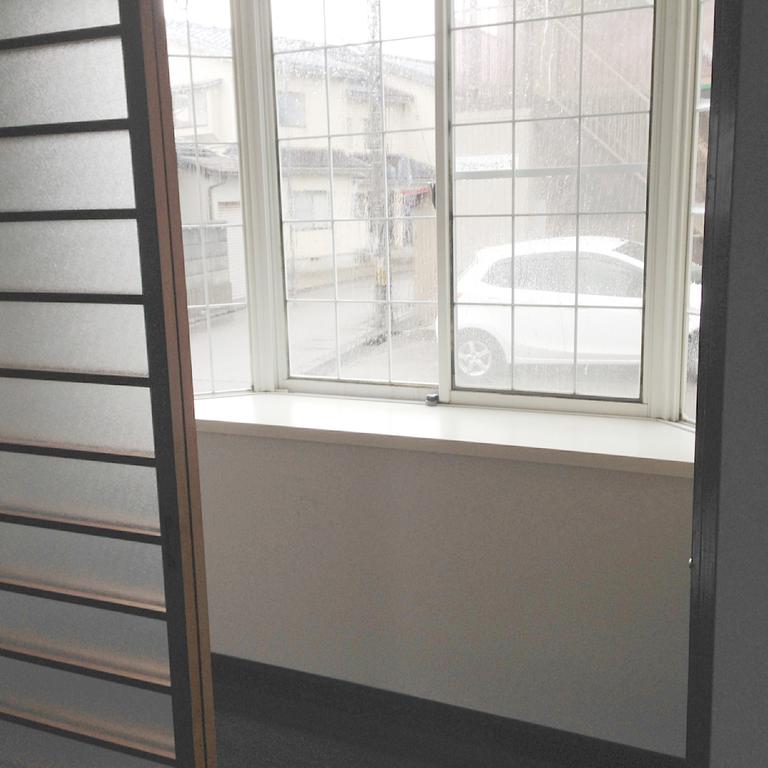 その他部屋・スペース　サンルームに洗濯機置場有ります。