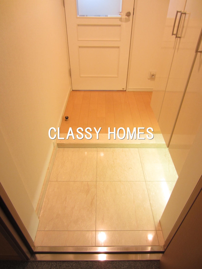 玄関　2003年竣工　ファミール芝公園グランスイートラ・ヴィル