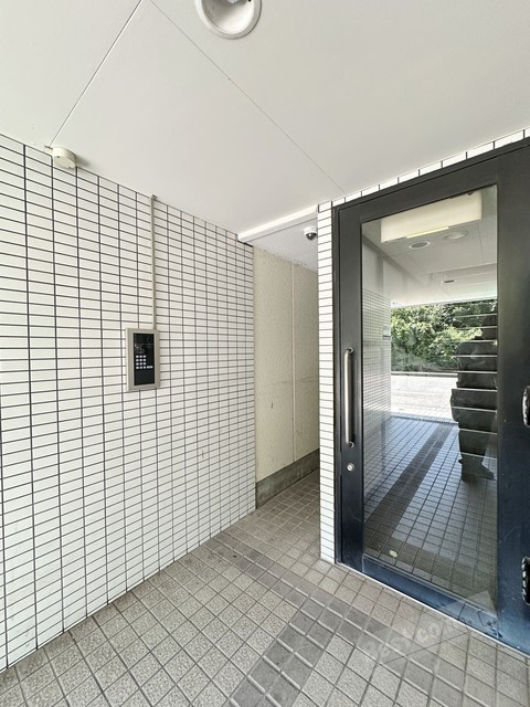 エントランス　オートロック付きで部外者シャットアウト♪
