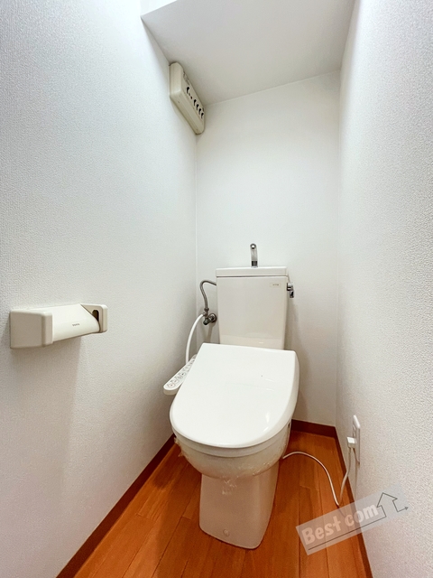 トイレ　温水洗浄便座付き♪