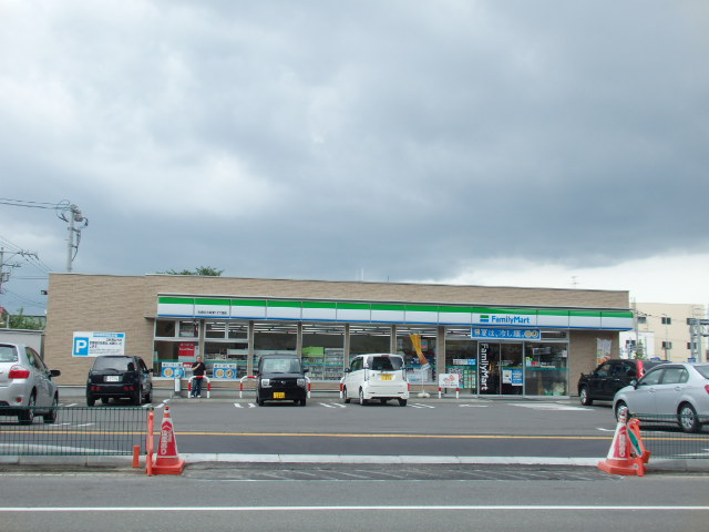 コンビニ　ファミリーマート（コンビニ）まで582m