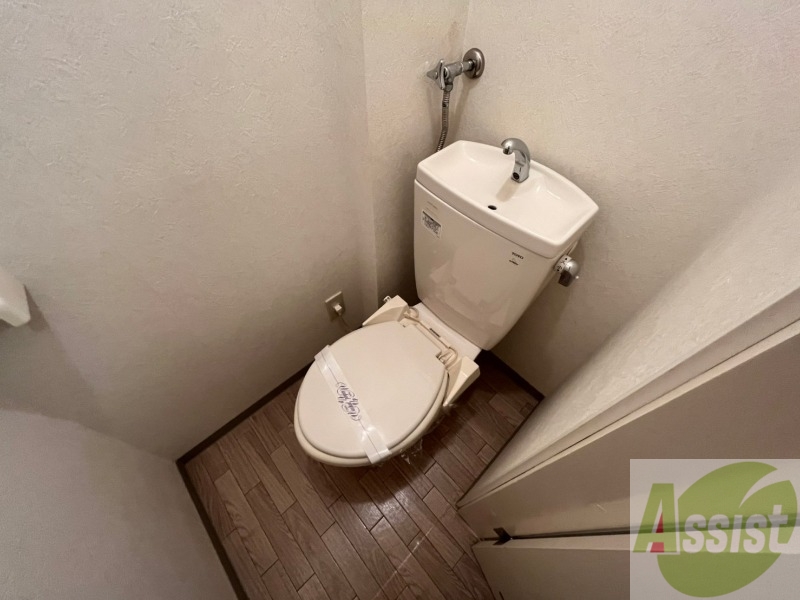 トイレ　こちらはトイレです。清潔感があり、安心して使用できます。