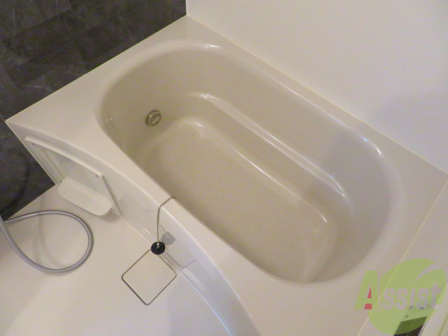 バス・シャワールーム　こちらはお風呂。一日の疲れをここで癒してください。