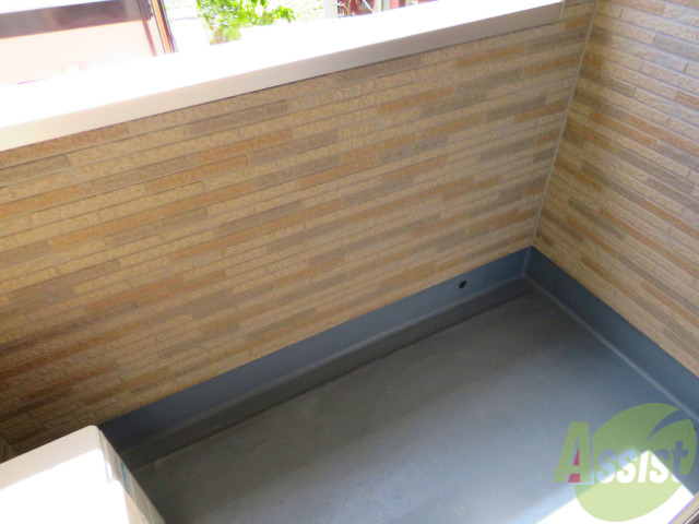 バルコニー　バルコニー。洗濯物がはかどりそうな広さがありますよ。