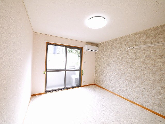 居室・リビング　こちらの居間で趣味の時間をお楽しみください