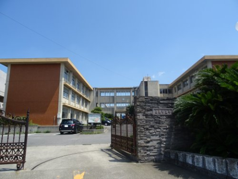 中学校　西尾市立平坂中学校（中学校）まで1261m