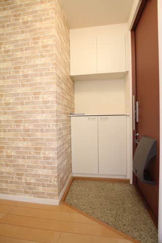 玄関　玄関ホールがありますので、ゆったりとお客様をお迎え頂けます。