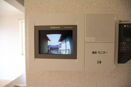 セキュリティ　モニタ付ドアホンが設置されているので二階にいながら、訪問者…